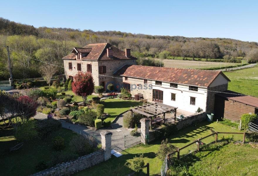 Estate in Vic-en-Bigorre, Occitania, France 1 - 16479641