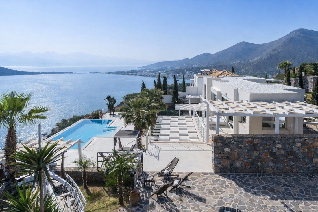 Villa in Community of Elounta, Agios Nikolaos Municipal Unit, Greece 1 - 15902765