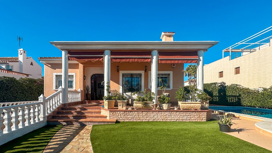 Villa in Torrevieja, Valencian Community, Spain 1 - 16927966