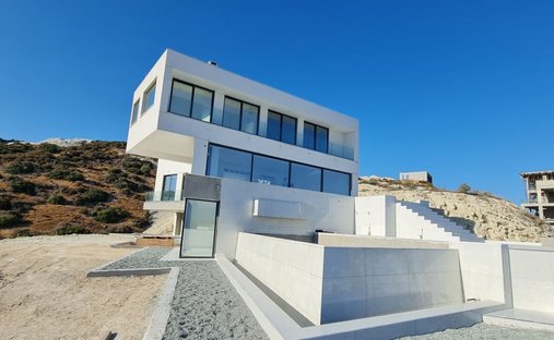 Villa in Agios Tychon, Limassol, Cyprus 1