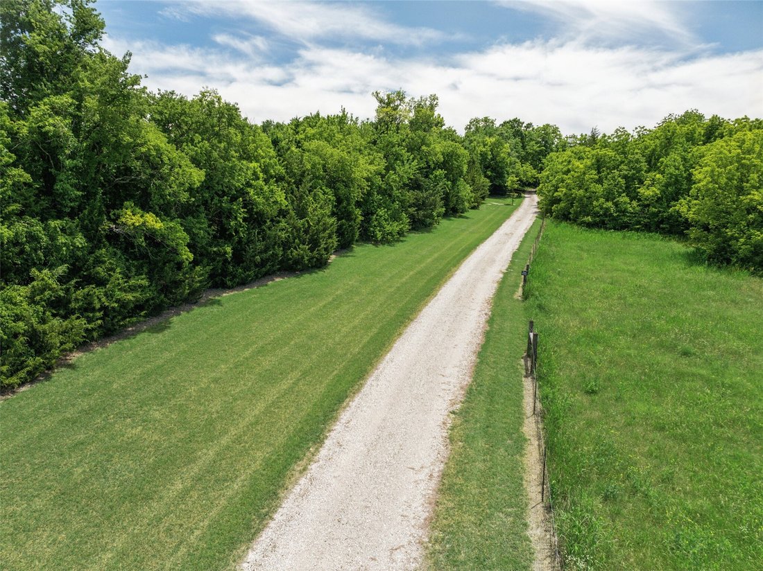Farm Ranch in Van Alstyne, Texas, United States 5 - 16928057