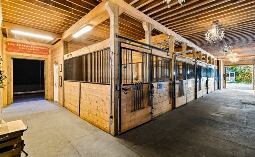 Azienda agricola a Sainte-Marguerite-du-Lac-Masson, Québec, Canada 1