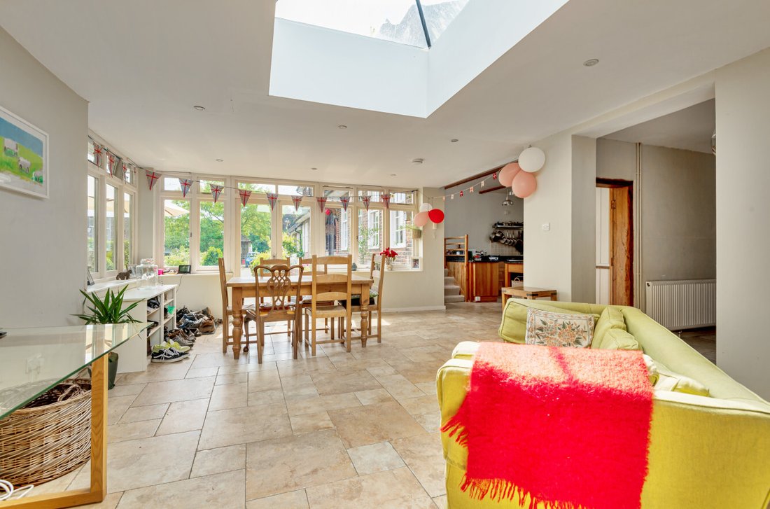 House in Hackenden, East Grinstead, England 3 - 16928226