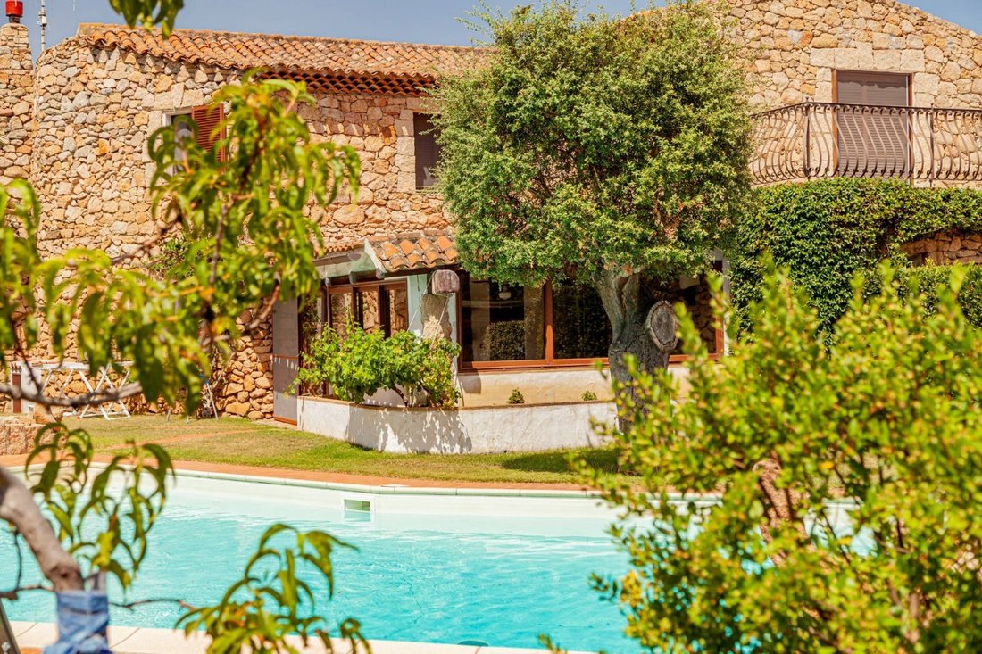Villa in San Pantaleo, Olbia, Italy 4 - 16931911