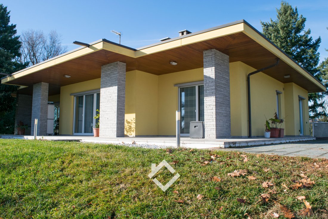 Villa in Clivio, Lombardy, Italy 4 - 16928637