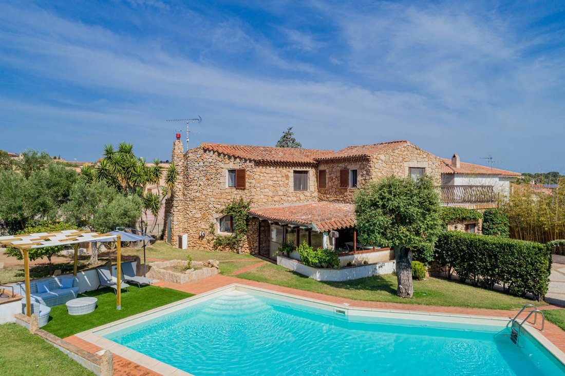 Villa in San Pantaleo, Olbia, Italy 3 - 16931911
