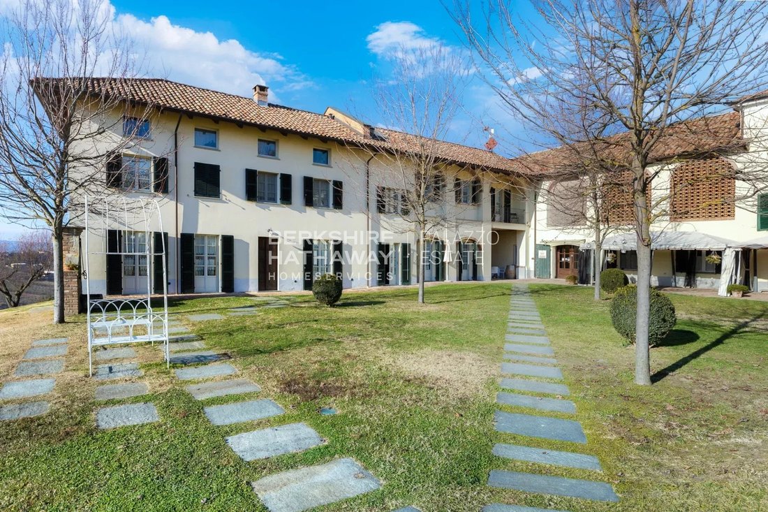 Estate in Costigliole d'Asti, Piedmont, Italy 2 - 16933494