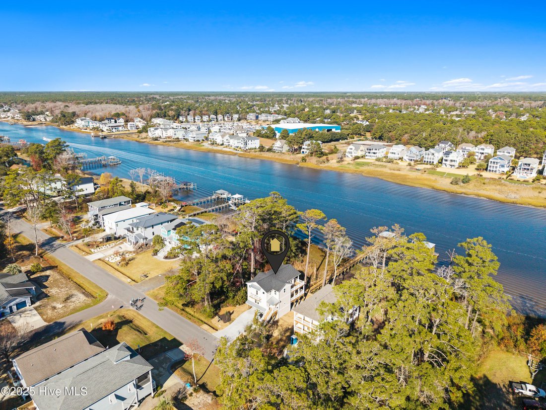 House in Oak Island, North Carolina, United States 4 - 16934645