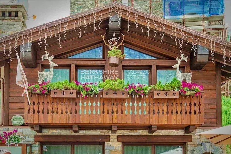 Chalet in Breuil-Cervinia, Aosta Valley / Vallée d'Aoste, Italy 1 - 16900074