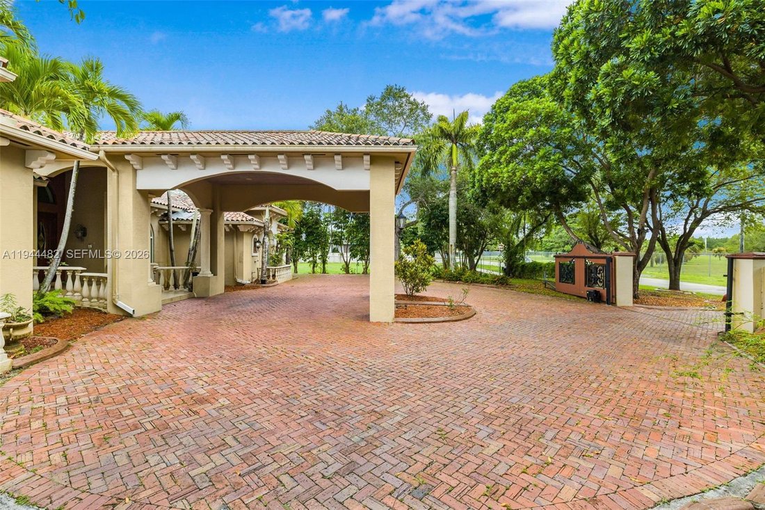 House in Miami, Florida, United States 5 - 16922113