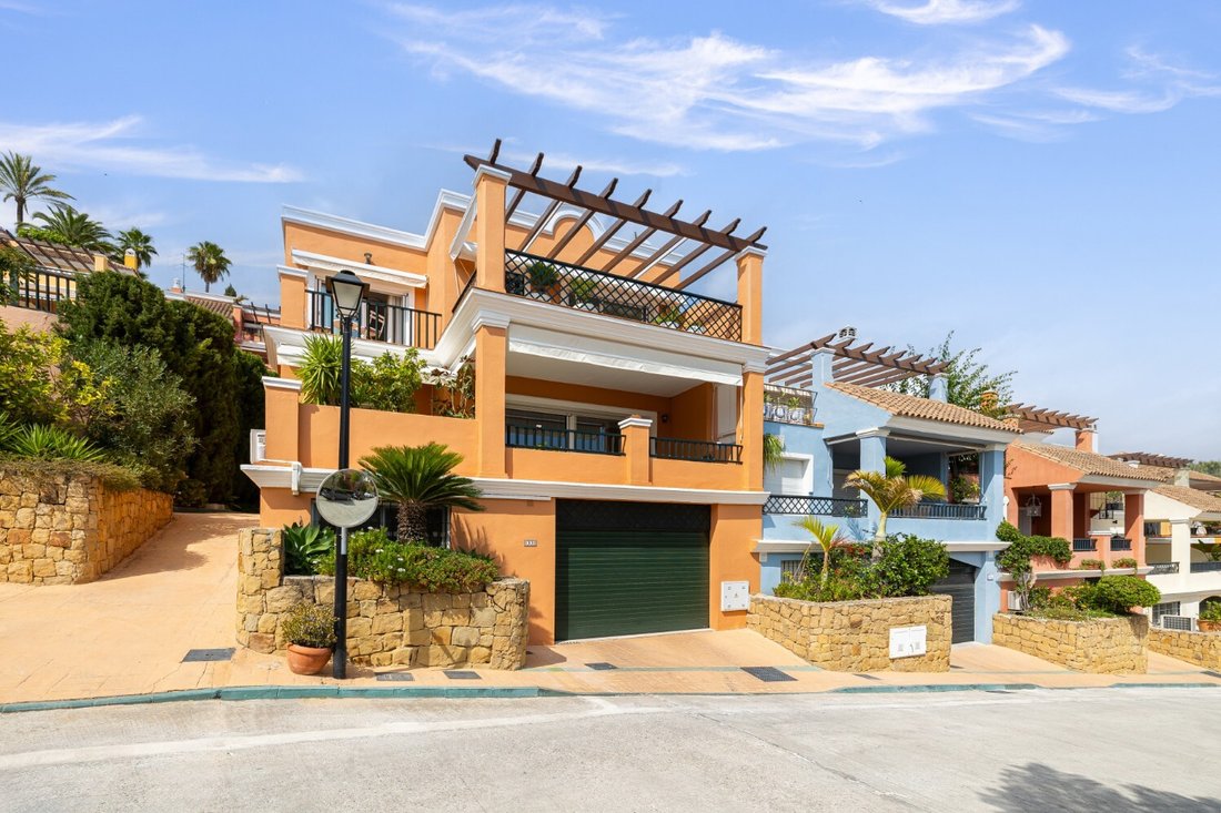 Townhouse in Nueva Andalucia, Marbella, Spain 1 - 16929384