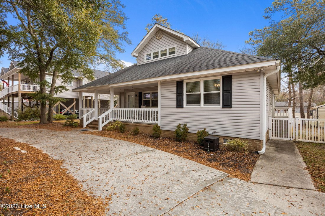 House in Oak Island, North Carolina, United States 1 - 16934641