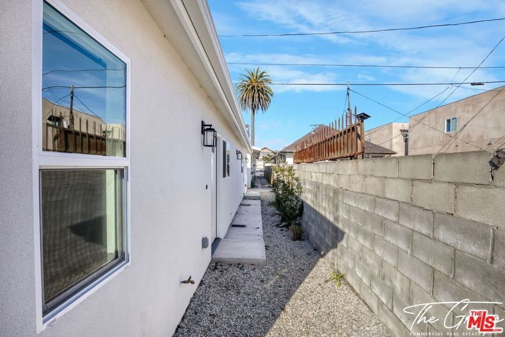 Los Angeles, California, United States 5 - 16935129