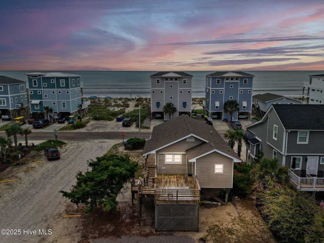 House in Oak Island, North Carolina, United States 1 - 16934664