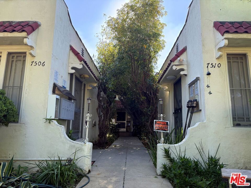 Los Angeles, California, United States 3 - 16935108
