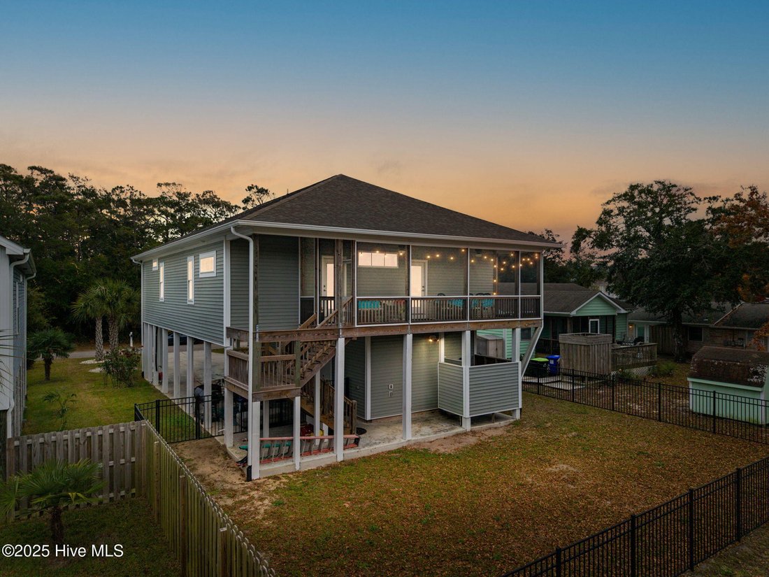 House in Oak Island, North Carolina, United States 3 - 16934654