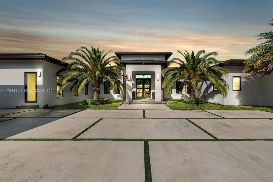 House in Miami, Florida, United States 1 - 16930461