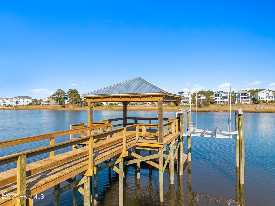 House in Oak Island, North Carolina, United States 2 - 16934645