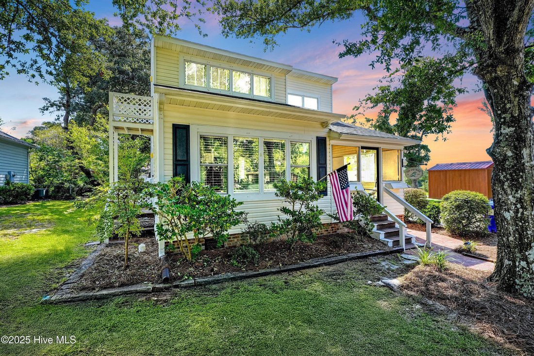 House in Oak Island, North Carolina, United States 1 - 16934660