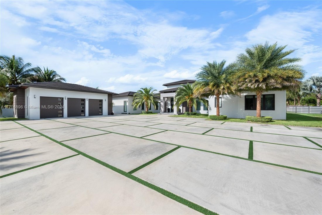 House in Miami, Florida, United States 3 - 16930461