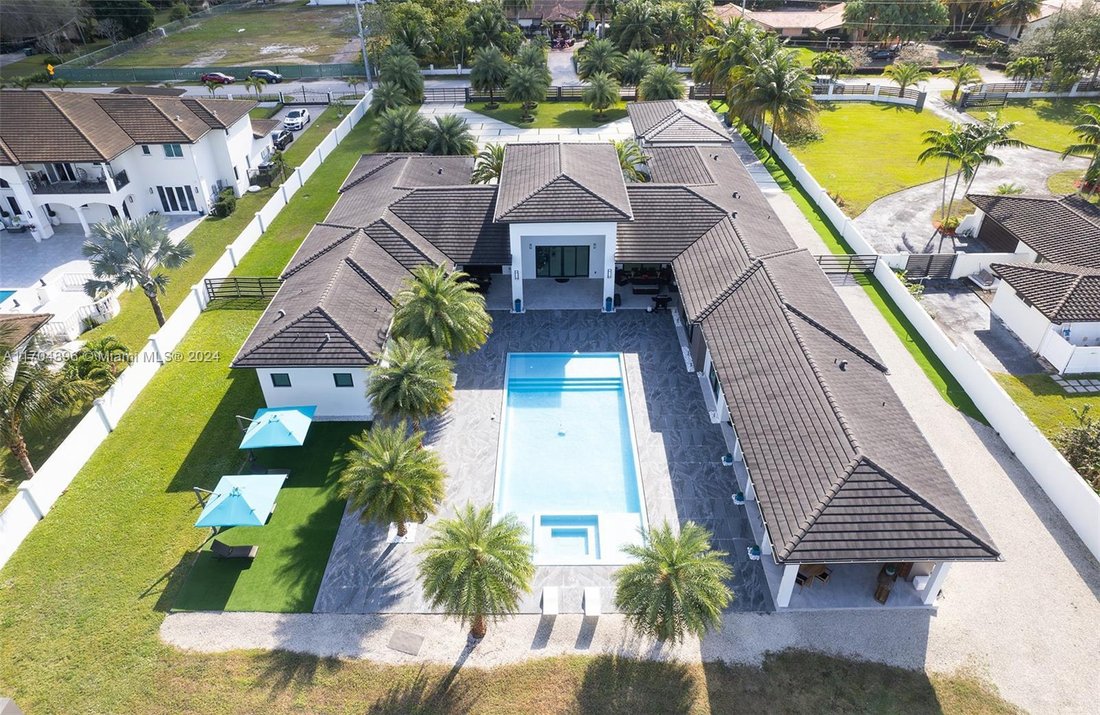 House in Miami, Florida, United States 5 - 16930461