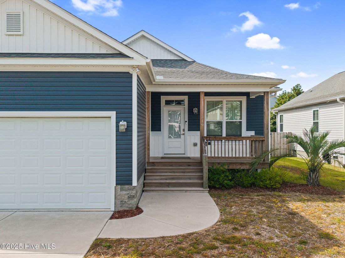 House in Oak Island, North Carolina, United States 1 - 16934639