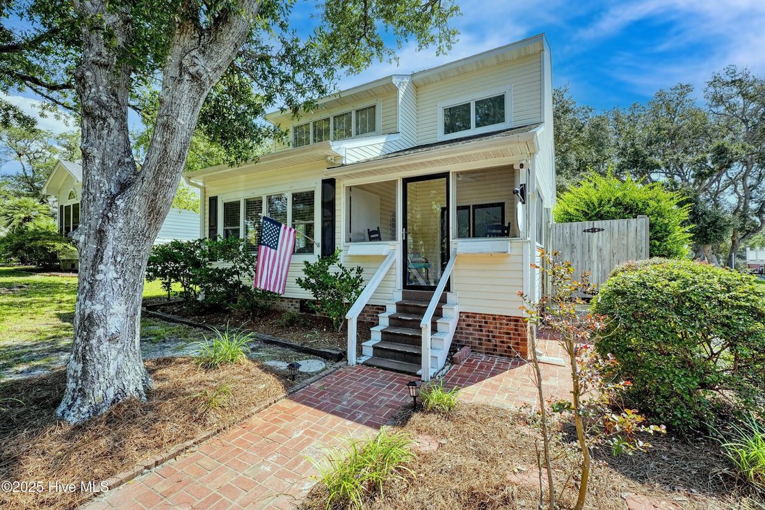 House in Oak Island, North Carolina, United States 4 - 16934660