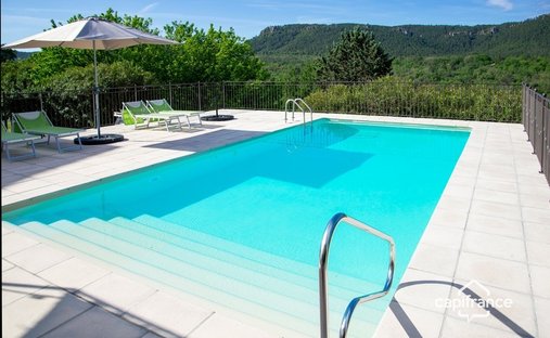 Villa in Bagnols-en-Forêt, Provence-Alpes-Côte d'Azur, France 1