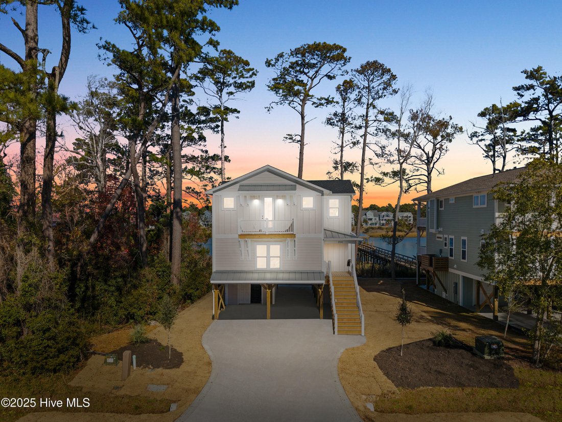 House in Oak Island, North Carolina, United States 5 - 16934645