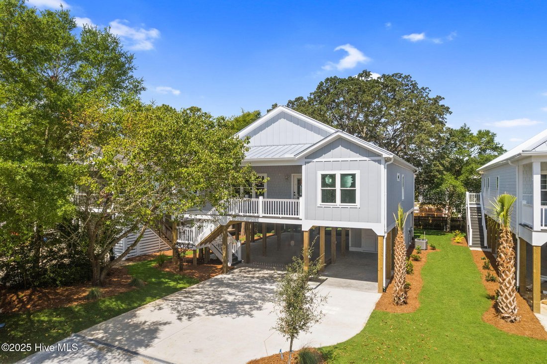 House in Oak Island, North Carolina, United States 1 - 16934633