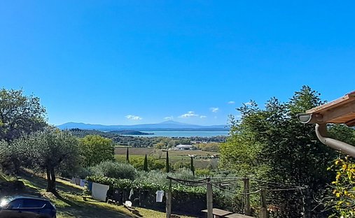 House in Passignano sul Trasimeno, Umbria, Italy 1