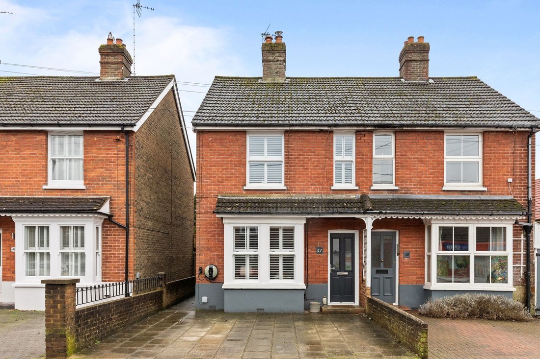 House in Broadbridge Heath, England 1 - 16930115