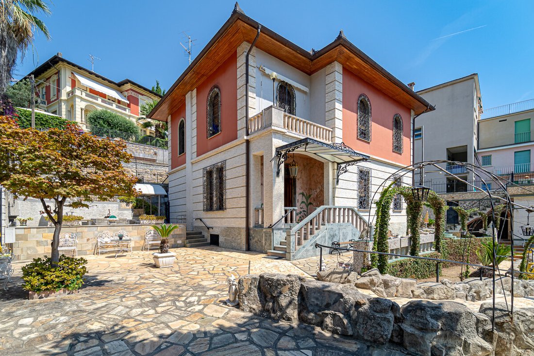 House in Central Hill, Alassio, Liguria 1 - 16929328
