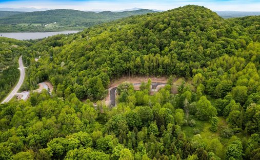 Land in Bromont, Québec, Kanada 1