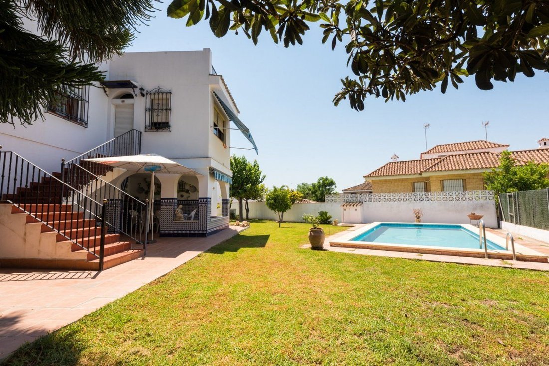 Villa in Tomares, Andalusia, Spain 1 - 16933667
