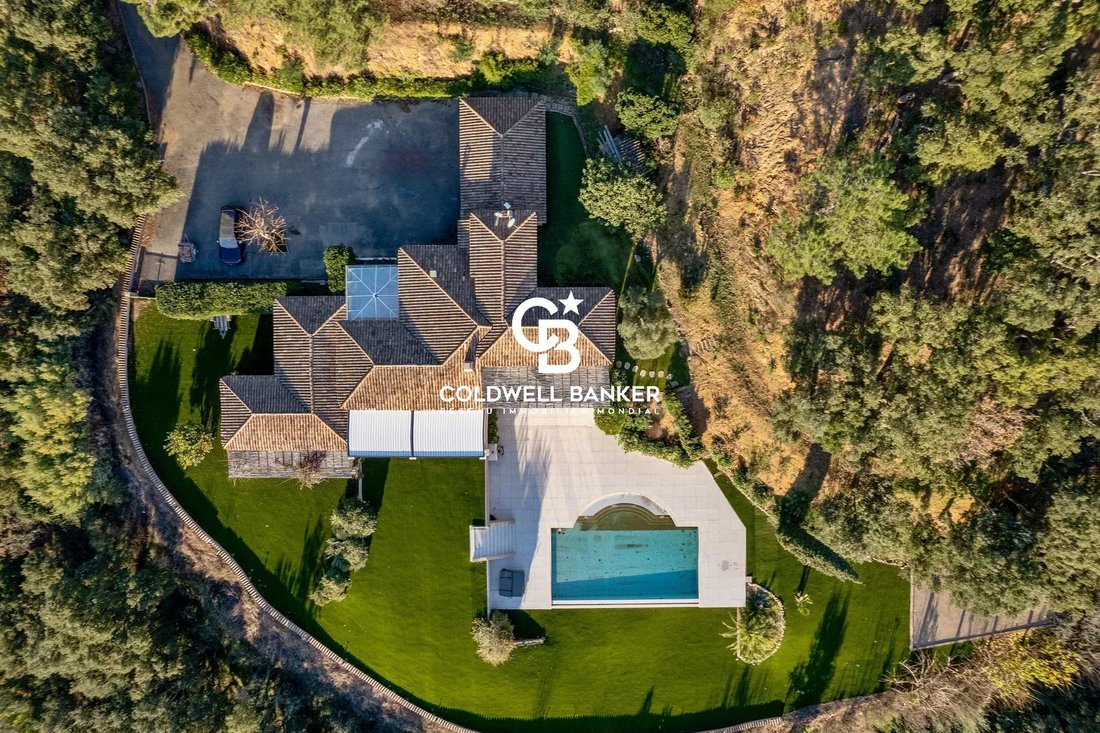 Estate in La Croix-Valmer, Provence-Alpes-Côte d'Azur, France 1 - 16930561