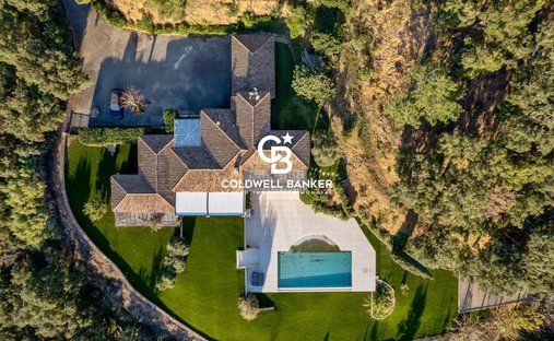 Estate in La Croix-Valmer, Provence-Alpes-Côte d'Azur, France 1