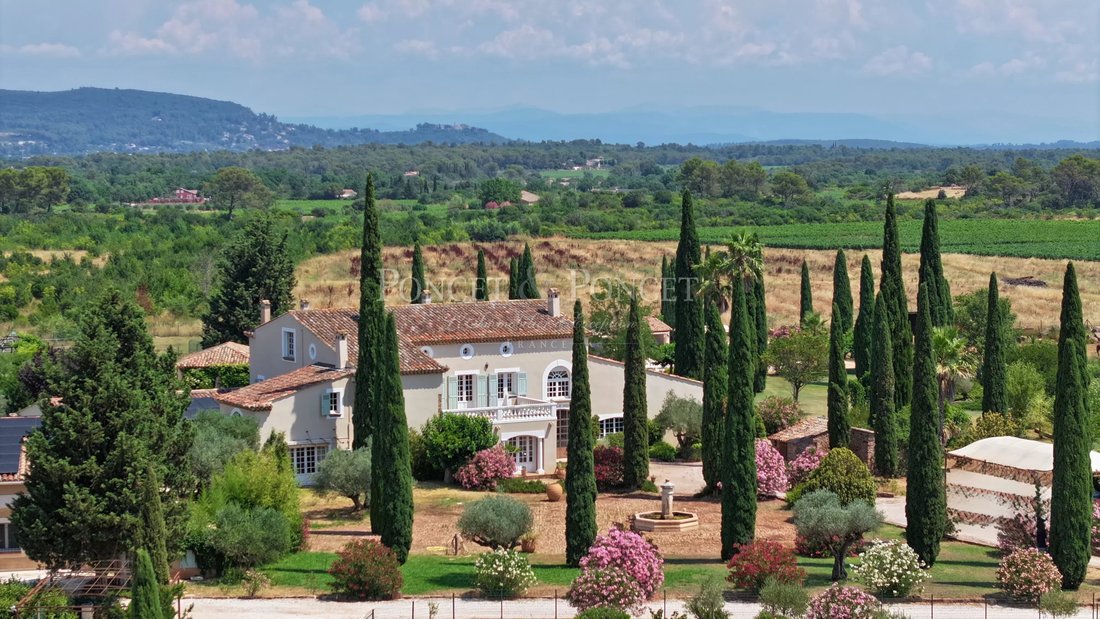 Estate in Brignoles, Provence-Alpes-Côte d'Azur, France 2 - 15594248