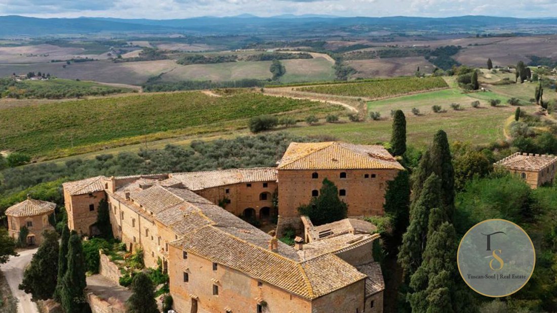 Villa in Montalcino, Tuscany, Italy 3 - 16740789