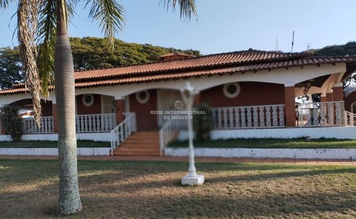 Corps de ferme à Lins, São Paulo, Brésil 1
