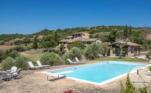 Villa in Passignano sul Trasimeno, Umbria, Italy 1