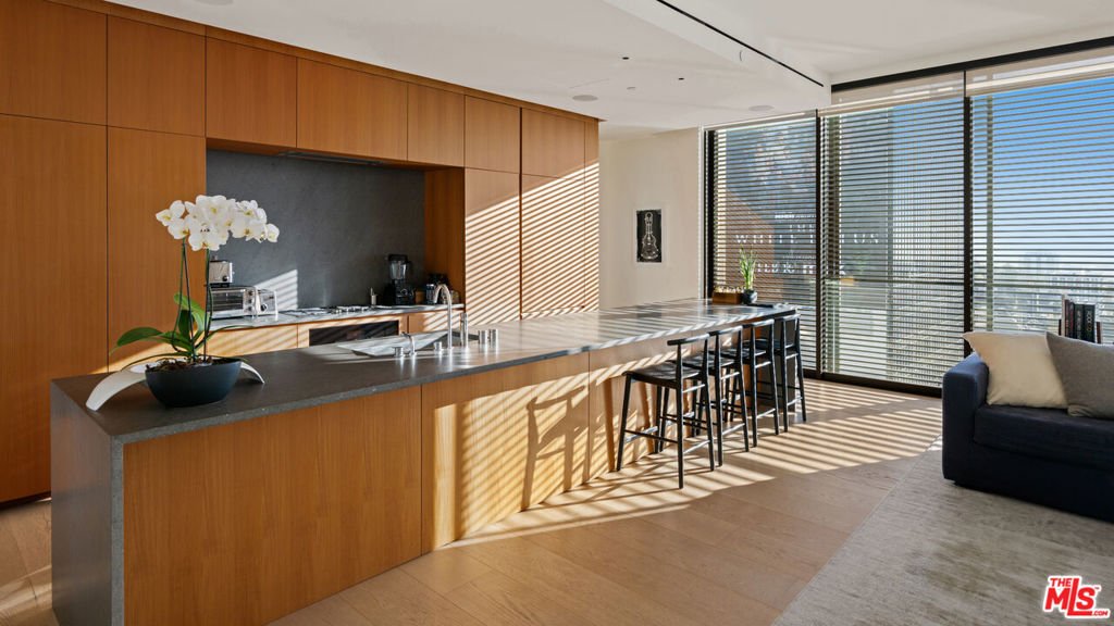 Condo in Los Angeles, California, United States 5 - 16935095