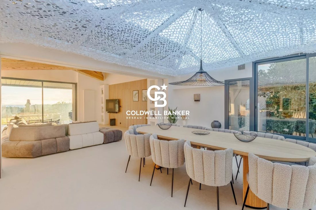 Estate in La Croix-Valmer, Provence-Alpes-Côte d'Azur, France 2 - 16930561