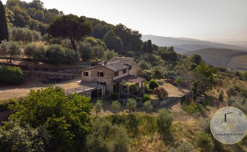 Country House in Montalcino, Tuscany, Italy 1
