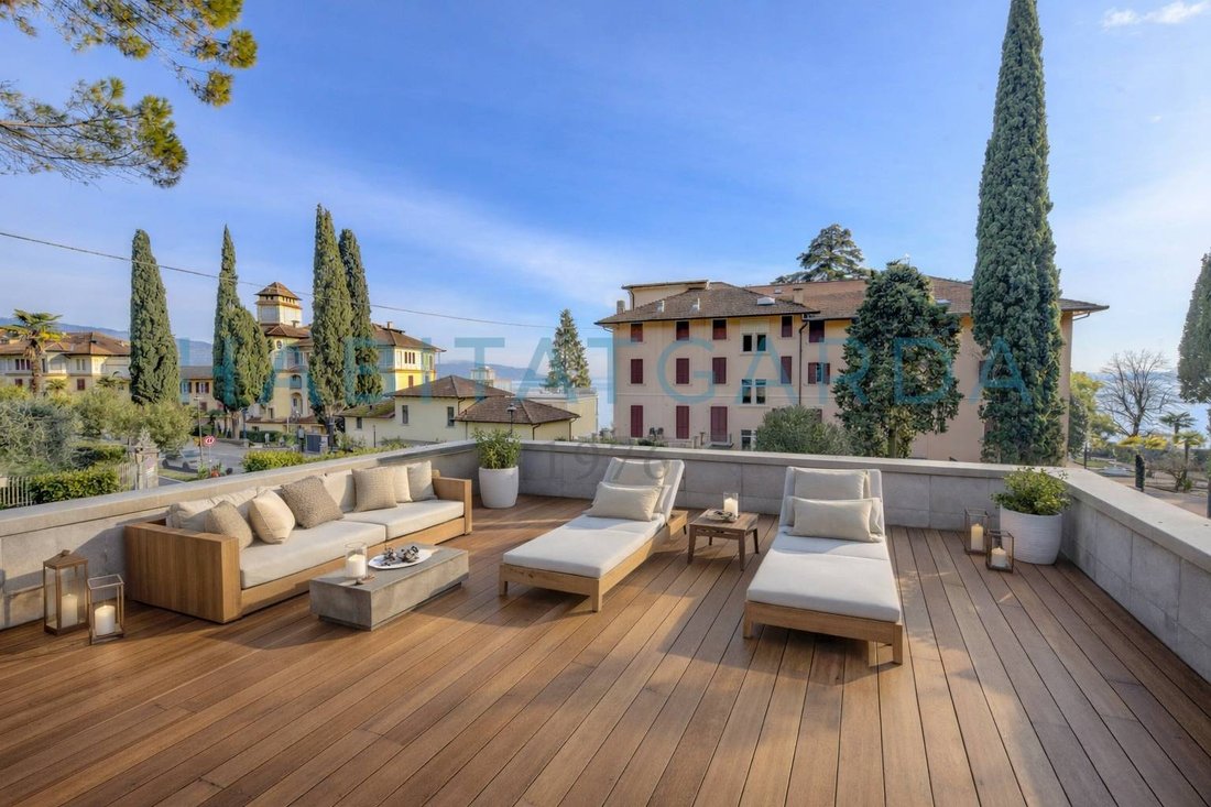 Villa in Gardone Riviera, Lombardy, Italy 1 - 16934723