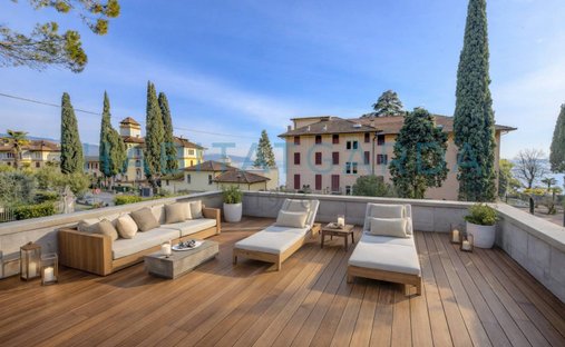 Villa in Gardone Riviera, Lombardy, Italy 1