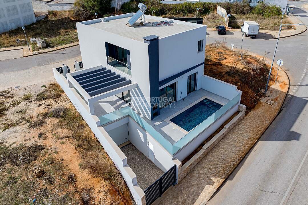 Villa in Mexilhoeira Grande, Algarve, Portugal 2 - 16816018