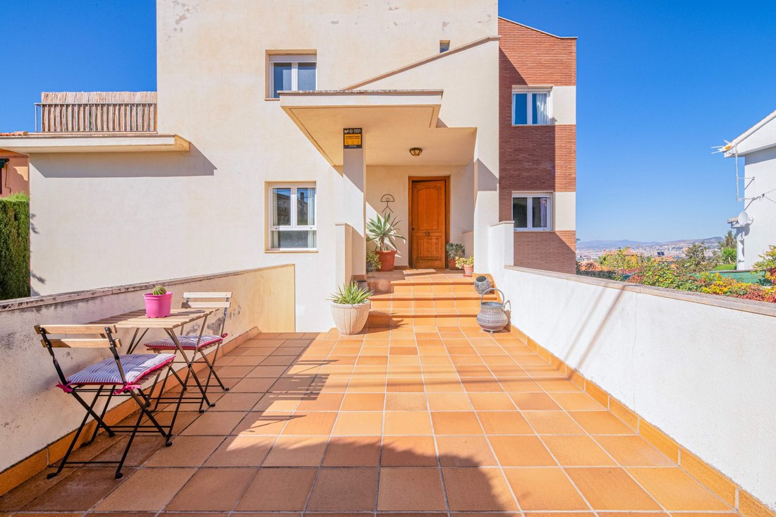 Villa in La Zubia, Andalusia, Spain 2 - 16933475