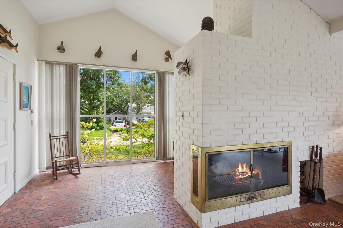 House in Laurel, New York, United States 3 - 16005782