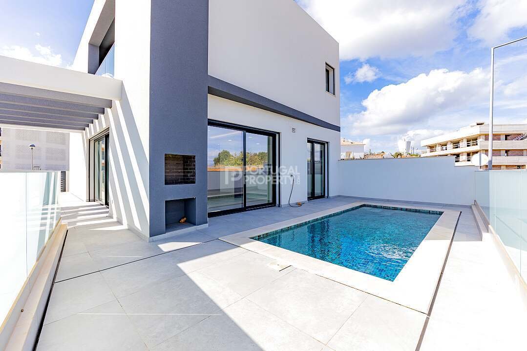 Villa in Mexilhoeira Grande, Algarve, Portugal 1 - 16816018